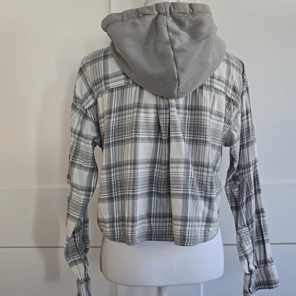 American Eagle Outfitters Gray and White Plaid Button-Down Shirt - Picture 6 of 7